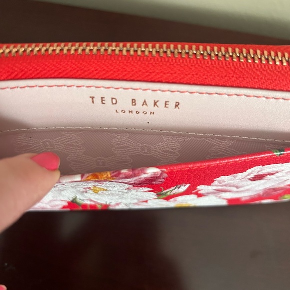 NWOT. Ted Baker London poppy red Jette Iguaza zip leather wallet. - Picture 5 of 9